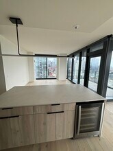 165 N Morgan St, Unit 2710 in Chicago, IL - Building Photo - Building Photo