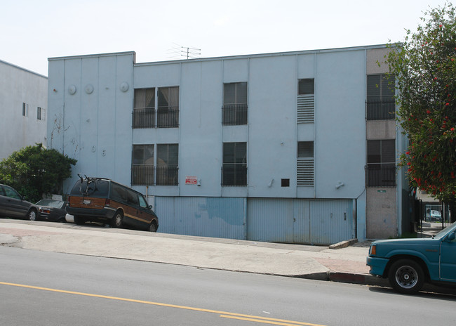 4106 Rosewood Ave in Los Angeles, CA - Building Photo - Building Photo