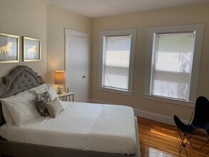 27 Forest St, Unit #1 in Cambridge, MA - Building Photo - Building Photo