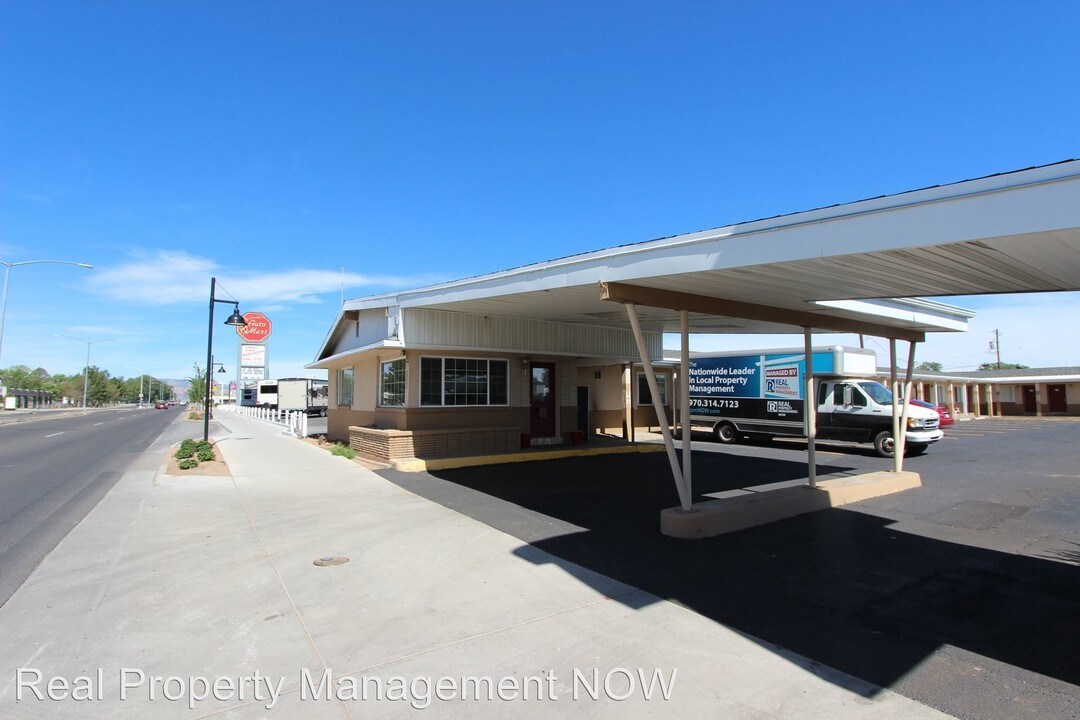 2222 North Ave in Grand Junction, CO - Foto de edificio
