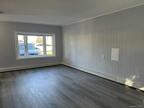 344 Van Buren St in West Babylon, NY - Building Photo - Building Photo