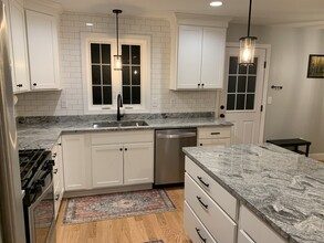 17 1st St in Kingston, NH - Foto de edificio - Building Photo