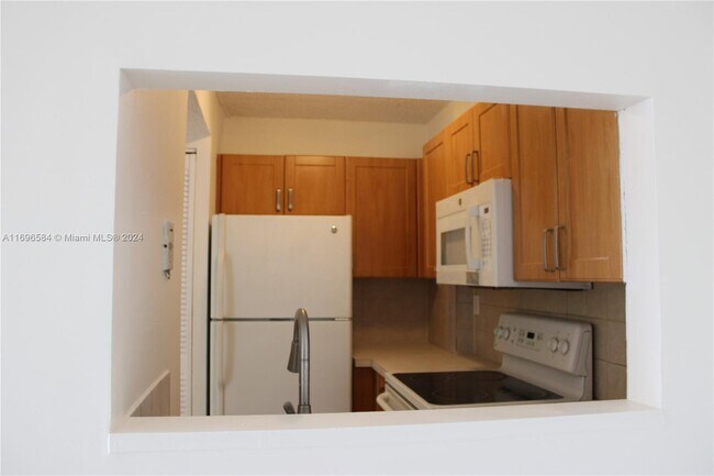 8185 NW 7th St in Miami, FL - Building Photo - Building Photo