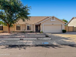 1443 E Wickieup Ln in Phoenix, AZ - Building Photo - Building Photo
