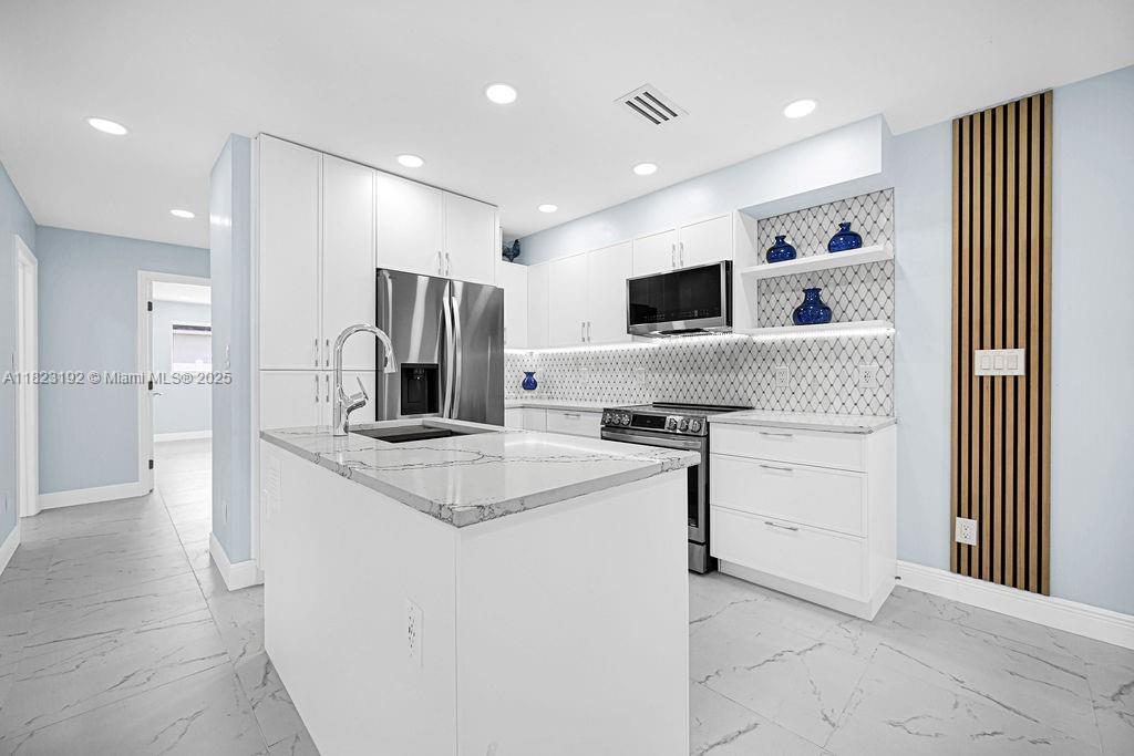 2466 Taylor St in Hollywood, FL - Building Photo