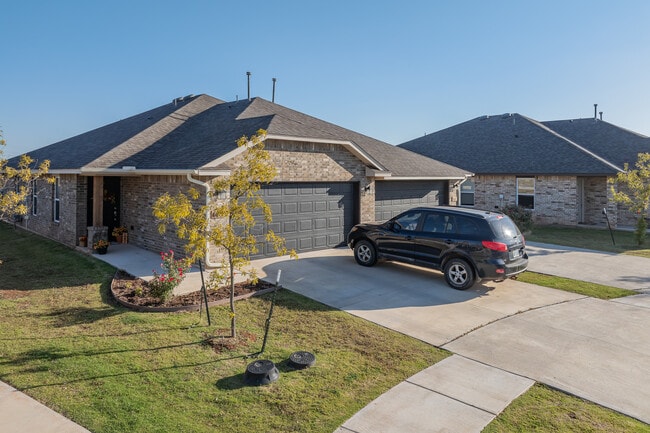 The Villas at Grand in Chickasha, OK - Building Photo - Building Photo
