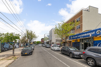 404 Harman St in Brooklyn, NY - Building Photo - Building Photo