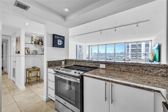 11 Island Ave in Miami Beach, FL - Building Photo - Building Photo