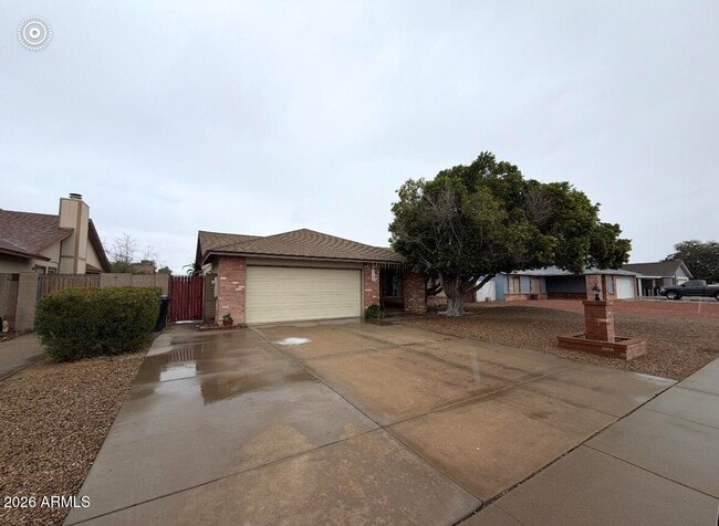 property at 7126 W Sunnyside Dr