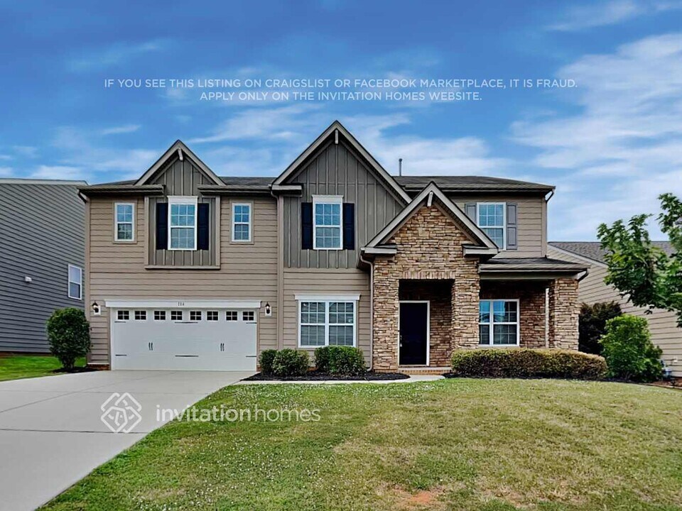 184 Glastonbury Dr in Mooresville, NC - Foto de edificio