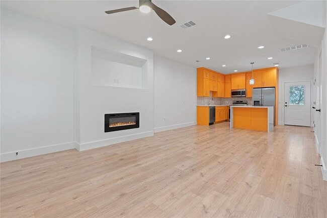 property at 124 S Mockingbird Cir