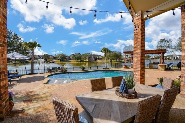 property at 2011 Lakeside Xing