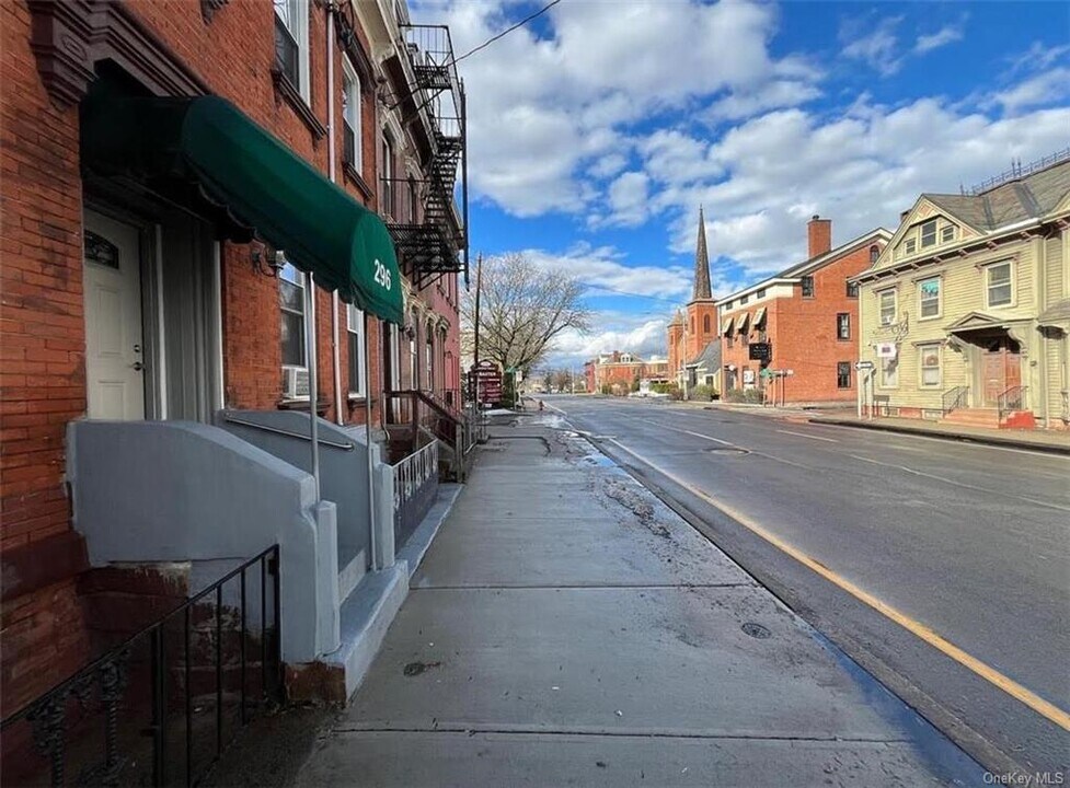 296 Mill St, Unit 1 in Poughkeepsie, NY - Building Photo