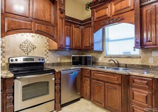 2613 Fairmont Ave in McAllen, TX - Building Photo - Building Photo