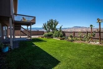 3950 NE Vista del Rey Dr in East Wenatchee, WA - Building Photo - Building Photo