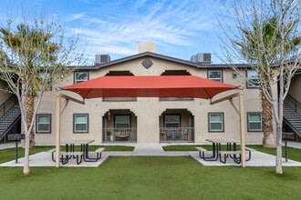 Bella Vista Place Apartments in El Paso, TX - Building Photo - Building Photo