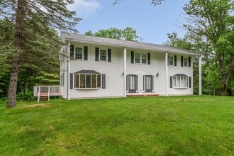 352 Mammoth Rd in Londonderry, NH - Building Photo - Building Photo