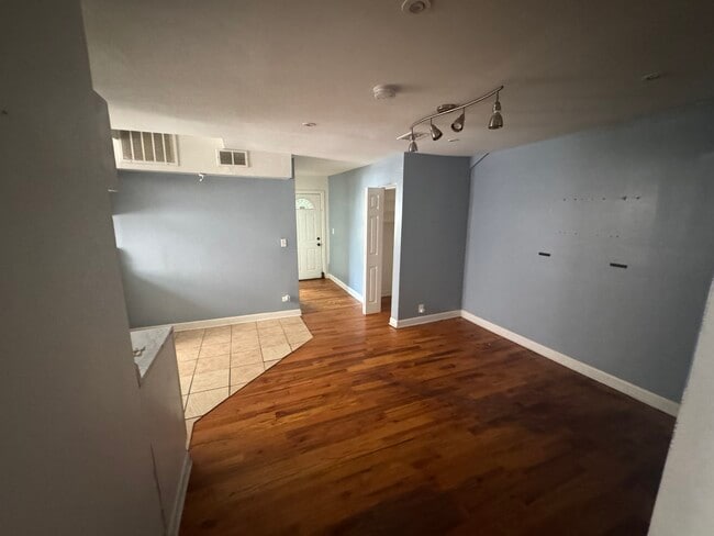 3233 W Pierce Ave, Unit 1 in Chicago, IL - Building Photo - Building Photo