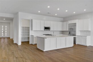12556 Heritage Hts Dr in Las Vegas, NV - Building Photo - Building Photo