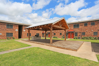 Pointe Ann Apartments in Texas City, TX - Foto de edificio - Building Photo