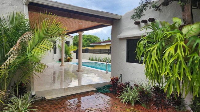 85 Deer Run in Miami Springs, FL - Building Photo - Building Photo