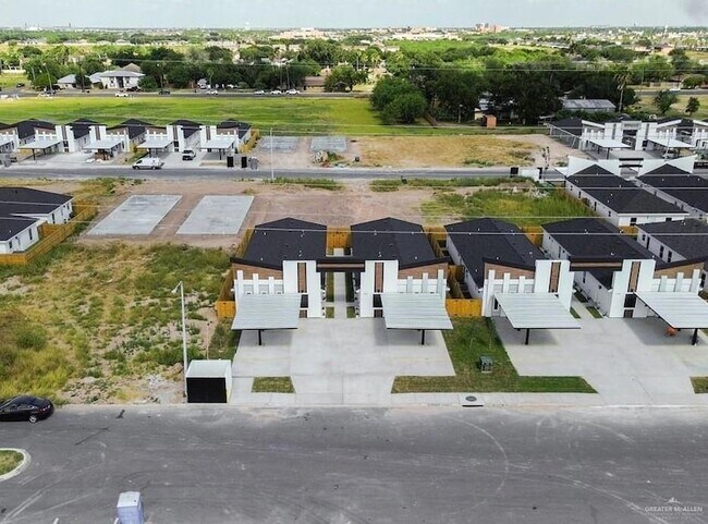 604 N Onyx Ave, Unit 4 in Edinburg, TX - Foto de edificio - Building Photo
