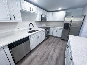 3402 W Van Buren Dr in Tampa, FL - Building Photo - Building Photo