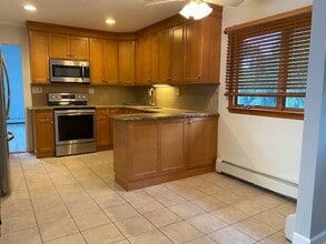 66 Belmont Cir in Syosset, NY - Building Photo - Building Photo