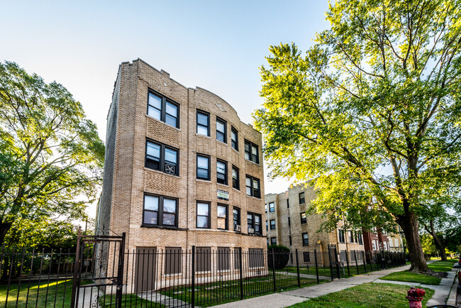 8127 S Ellis Ave in Chicago, IL - Building Photo - Building Photo