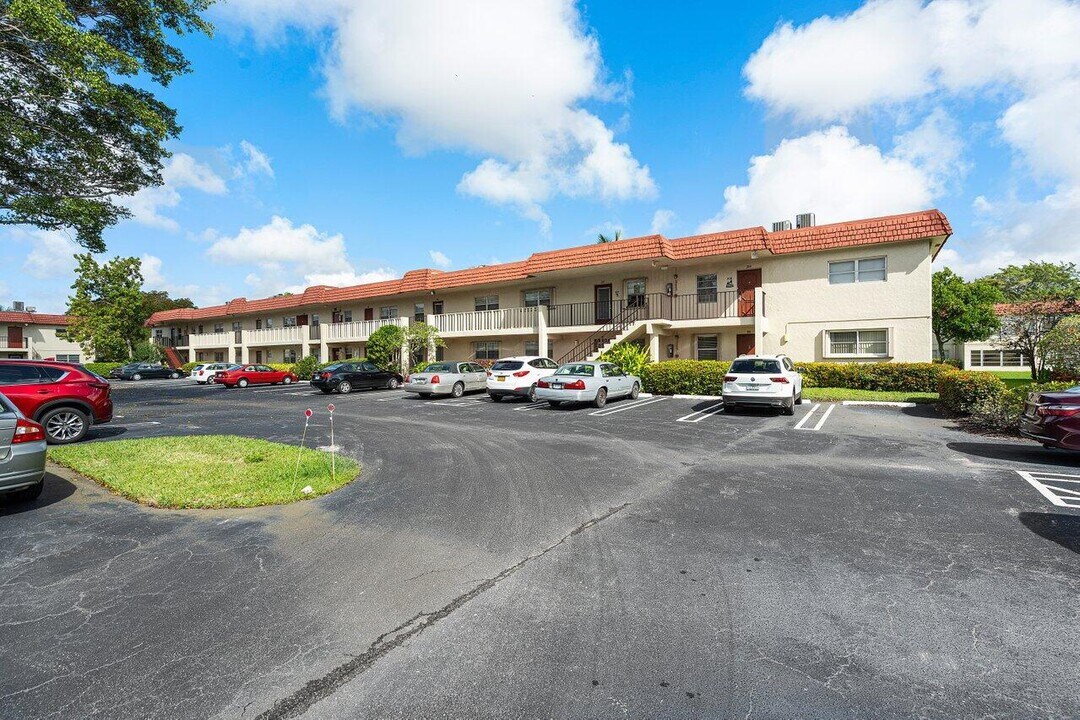 21 Abbey Ln in Delray Beach, FL - Building Photo