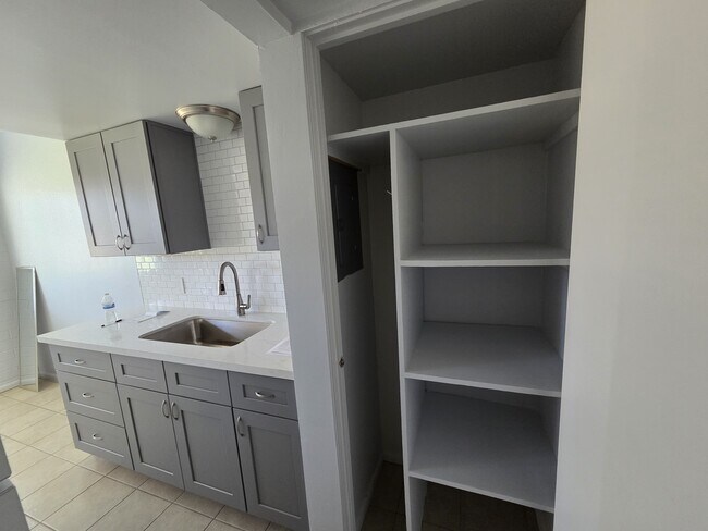 6249 N 12th St in Phoenix, AZ - Foto de edificio - Building Photo