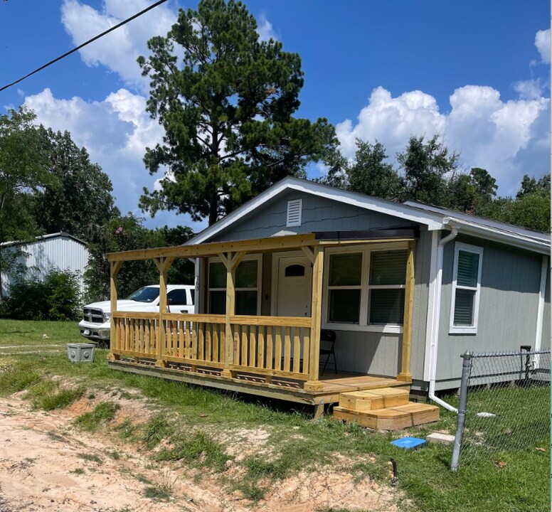 263 Sandy Ridge Dr in Livingston, TX - Building Photo