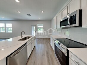 5357 Boulder Crk Cv, Unit Room 4 in 4B4B (Private Bathroom) in Bradenton, FL - Building Photo - Building Photo