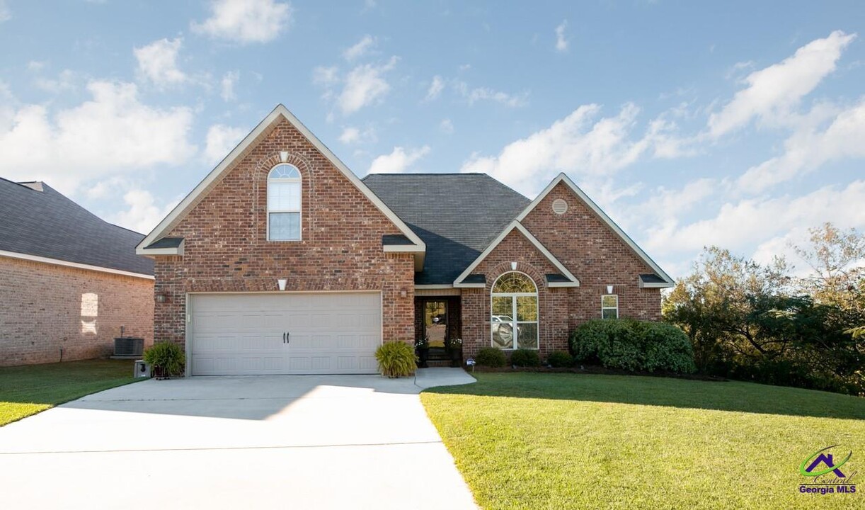 114 Falls Drive in Bonaire, GA - Building Photo