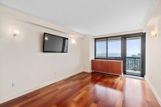 200 Old Palisade Rd in Fort Lee, NJ - Building Photo - Building Photo