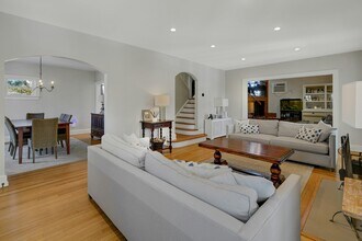 142 N Passaic Ave in Chatham, NJ - Foto de edificio - Building Photo