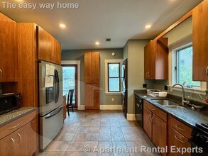 33 Chetwynd Rd in Somerville, MA - Building Photo - Building Photo