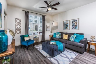 Venue Apartments in San Jose, CA - Foto de edificio - Building Photo