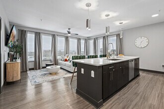 2 City Pl in Nashville, TN - Building Photo - Building Photo