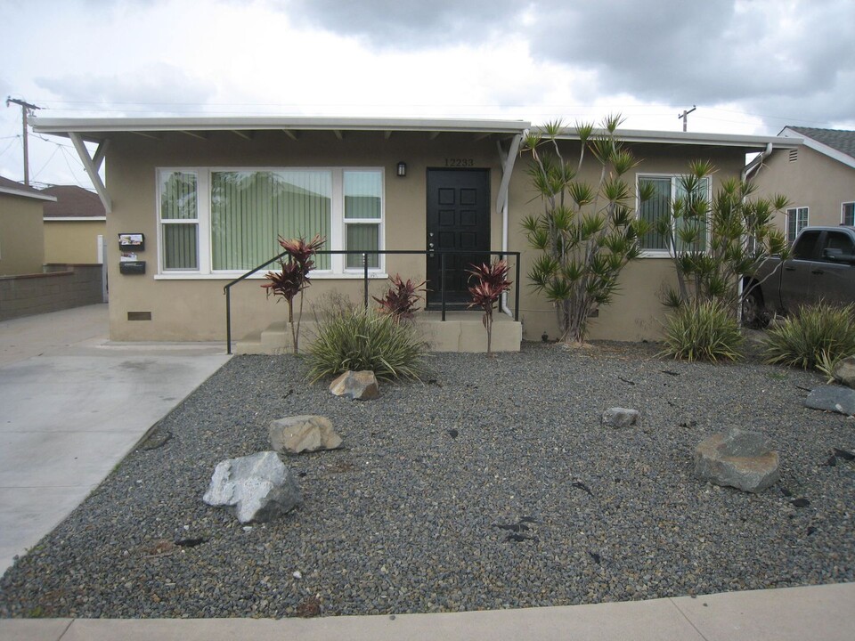 12233-12235 215th St in Hawaiian Gardens, CA - Building Photo