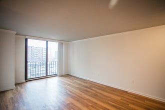 Whitestone at Landmark in Alexandria, VA - Building Photo - Interior Photo