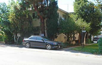 10647 Sherman Grove Ave in Sunland, CA - Building Photo - Building Photo