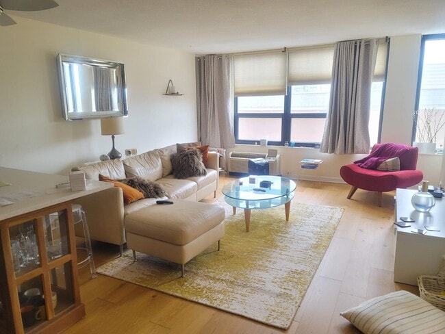 5100 N Marine Dr, Unit 5D