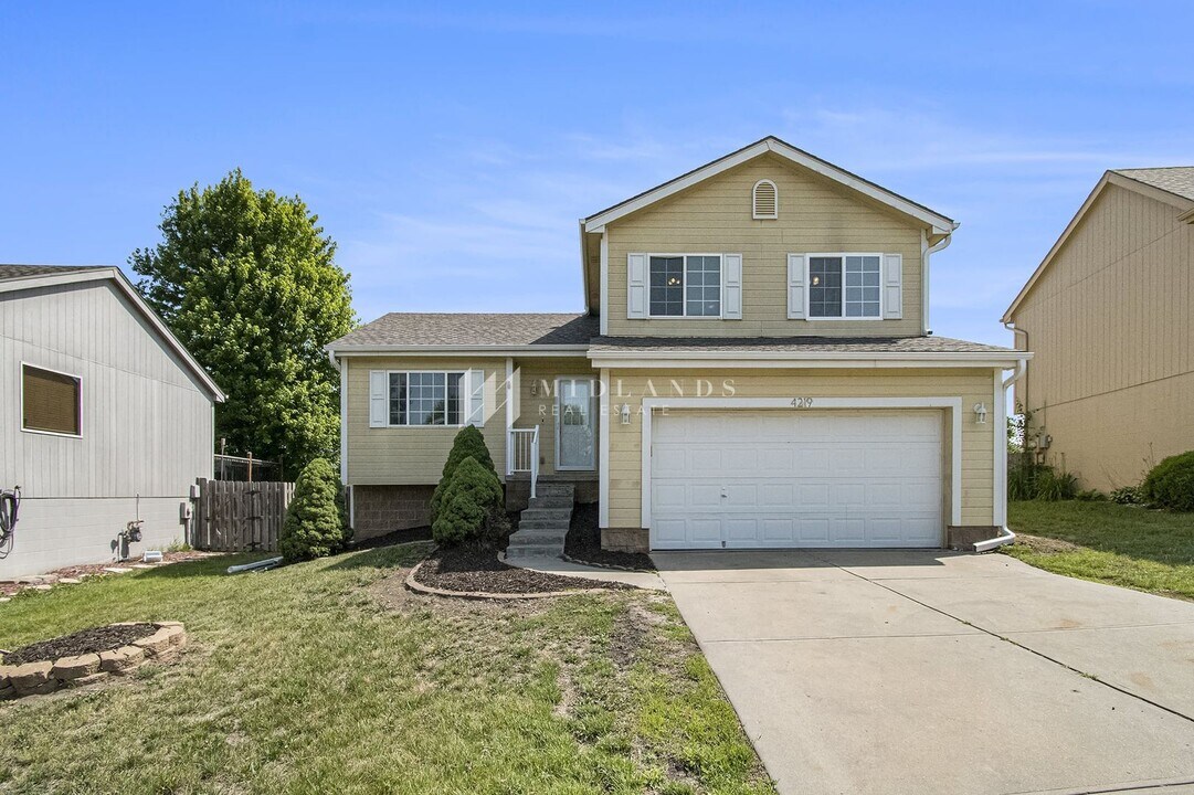 4219 N 171st Ave in Omaha, NE - Building Photo