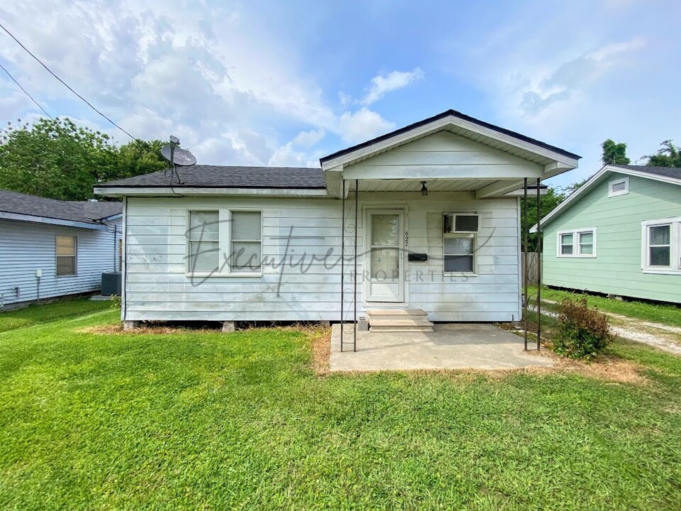 627 Fall St in Lake Charles, LA - Building Photo