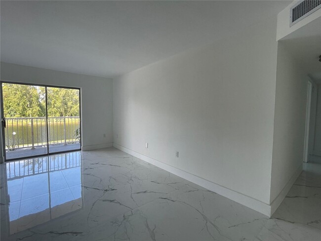 1633 Dewey St, Unit 1 in Hollywood, FL - Foto de edificio - Building Photo