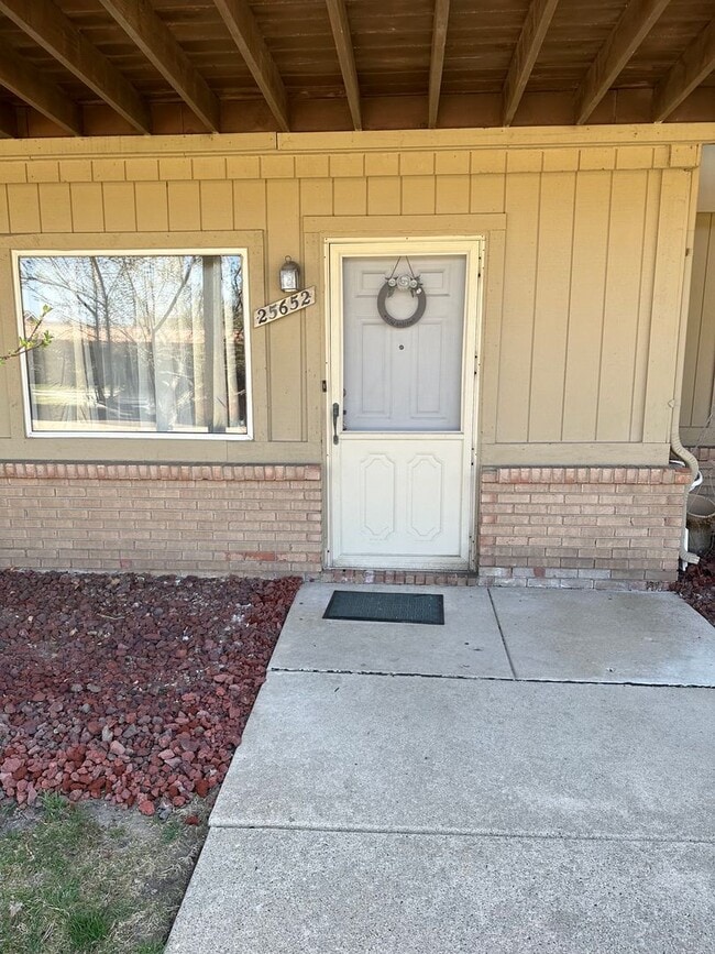 25652 Lira Ln in Warren, MI - Foto de edificio - Building Photo