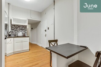 531 W 48th St in New York, NY - Building Photo - Building Photo