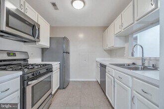 6640 Lake Park Dr-Unit -3B in Greenbelt, MD - Building Photo - Building Photo