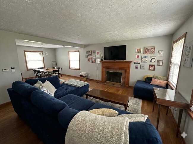 563 Rellim Dr in Kent, OH - Foto de edificio - Building Photo